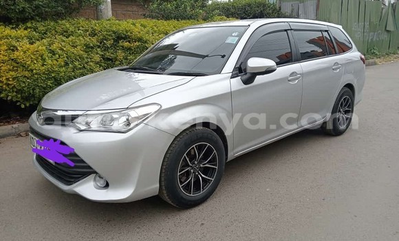 Oofamaa Toyota Corolla Silver Makiinaa iti Nairobi keessatti Nairobi keessatti