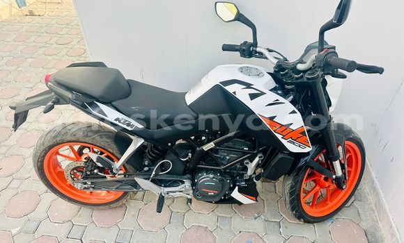 Oofamaa KTM Duke Beige Doqdoqqee iti Nairobi keessatti Nairobi keessatti