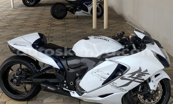 Oofamaa Suzuki HAYABUSA White Doqdoqqee iti Nairobi keessatti Nairobi keessatti