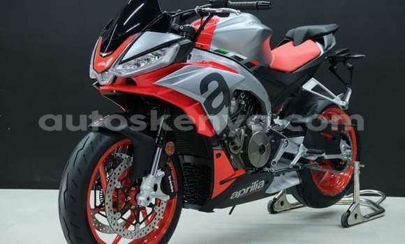 Haaraa Aprilia Tuono Red Doqdoqqee iti Nairobi keessatti Nairobi keessatti Haaraa Aprilia Tuono Red Doqdoqqee iti Nairobi keessatti Nairobi keessatti