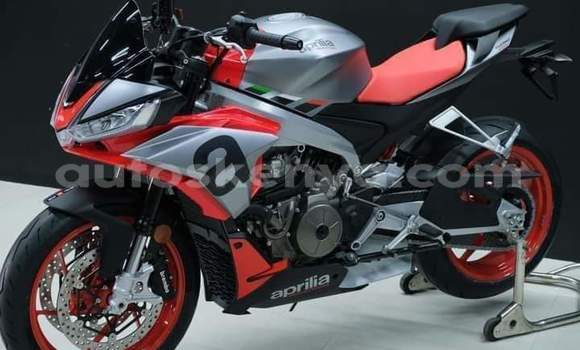 Haaraa Aprilia Tuono Red Doqdoqqee iti Nairobi keessatti Nairobi keessatti Haaraa Aprilia Tuono Red Doqdoqqee iti Nairobi keessatti Nairobi keessatti