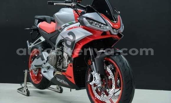 Haaraa Aprilia Tuono Red Doqdoqqee iti Nairobi keessatti Nairobi keessatti Haaraa Aprilia Tuono Red Doqdoqqee iti Nairobi keessatti Nairobi keessatti