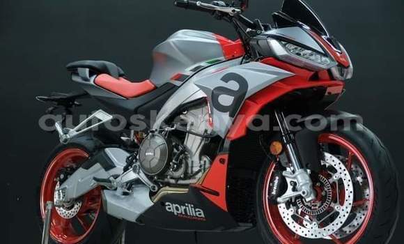 Haaraa Aprilia Tuono Red Doqdoqqee iti Nairobi keessatti Nairobi keessatti Haaraa Aprilia Tuono Red Doqdoqqee iti Nairobi keessatti Nairobi keessatti