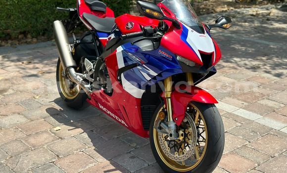 Nunua Ilio tumika Honda CBR 1000 RR Nyekundu Bike ndani ya Nairobi nchini Nairobi