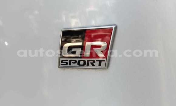 Nunua Ilio tumika Toyota Harrier Nyeupe Gari ndani ya Nairobi nchini Nairobi Nunua Ilio tumika Toyota Harrier Nyeupe Gari ndani ya Nairobi nchini Nairobi