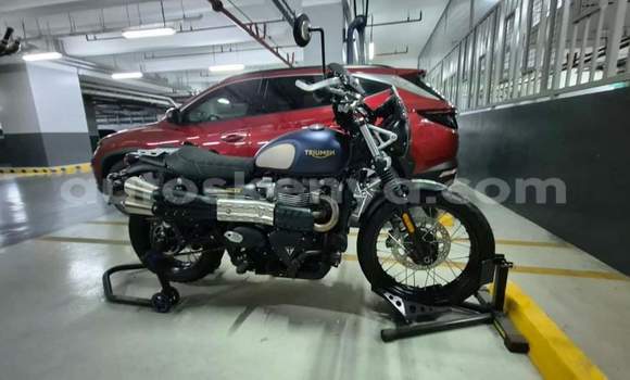 Nunua Ilio tumika Triumph Scrambler Nyekundu Bike ndani ya Nairobi nchini Nairobi