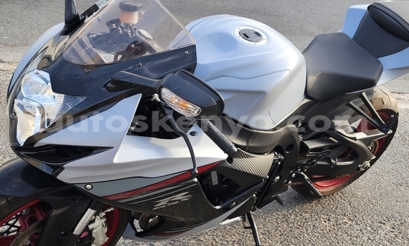 Nunua Ilio tumika Suzuki GSX–R Fedha Bike ndani ya Nairobi nchini Nairobi Nunua Ilio tumika Suzuki GSX–R Fedha Bike ndani ya Nairobi nchini Nairobi