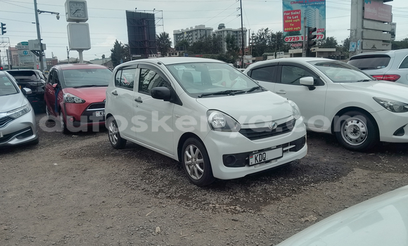Nunua Mpya Daihatsu Mira Nyeupe Gari ndani ya Nairobi nchini Nairobi