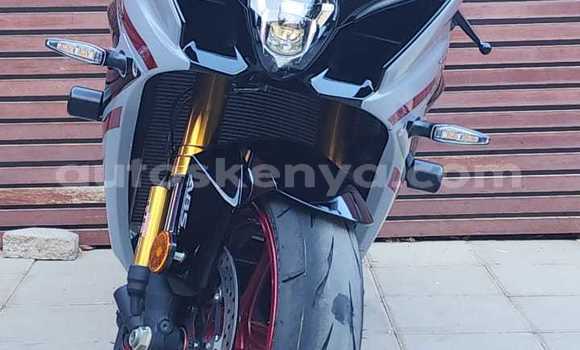Nunua Ilio tumika Suzuki GSX–R Nyeusi Bike ndani ya Nairobi nchini Nairobi Nunua Ilio tumika Suzuki GSX–R Nyeusi Bike ndani ya Nairobi nchini Nairobi