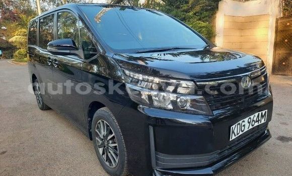 Nunua Ilio tumika Toyota Voxy Nyeusi Gari ndani ya Machakos nchini Mashariki ya Kenya