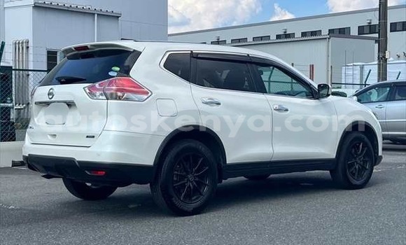 Nunua Imported Nissan X–Trail Nyeupe Gari ndani ya Nairobi nchini Nairobi