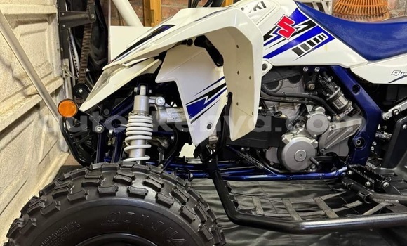 Oofamaa Suzuki TU White Doqdoqqee iti Nairobi keessatti Nairobi keessatti Oofamaa Suzuki TU White Doqdoqqee iti Nairobi keessatti Nairobi keessatti