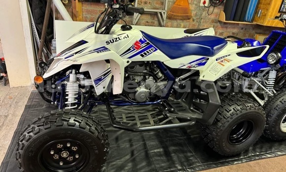 Oofamaa Suzuki TU White Doqdoqqee iti Nairobi keessatti Nairobi keessatti Oofamaa Suzuki TU White Doqdoqqee iti Nairobi keessatti Nairobi keessatti