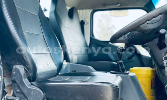 Nunua Ilio tumika Mitsubishi Fuso Nyeupe Lori ndani ya Nairobi nchini Nairobi Nunua Ilio tumika Mitsubishi Fuso Nyeupe Lori ndani ya Nairobi nchini Nairobi