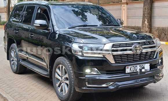 Oofamaa Toyota Land Cruiser Black Makiinaa iti Nairobi keessatti Nairobi keessatti