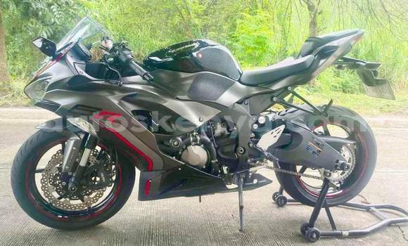Oofamaa Kawasaki ZX-R Black Doqdoqqee iti Nairobi keessatti Nairobi keessatti Oofamaa Kawasaki ZX-R Black Doqdoqqee iti Nairobi keessatti Nairobi keessatti