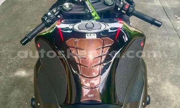 Oofamaa Kawasaki ZX-R Black Doqdoqqee iti Nairobi keessatti Nairobi keessatti Oofamaa Kawasaki ZX-R Black Doqdoqqee iti Nairobi keessatti Nairobi keessatti