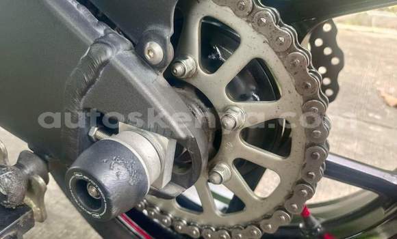 Oofamaa Kawasaki ZX-R Black Doqdoqqee iti Nairobi keessatti Nairobi keessatti Oofamaa Kawasaki ZX-R Black Doqdoqqee iti Nairobi keessatti Nairobi keessatti