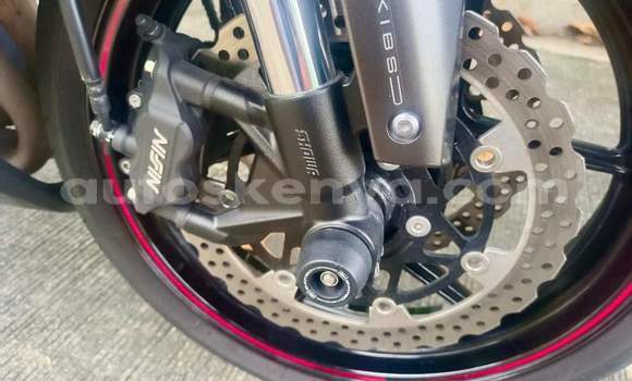 Oofamaa Kawasaki ZX-R Black Doqdoqqee iti Nairobi keessatti Nairobi keessatti Oofamaa Kawasaki ZX-R Black Doqdoqqee iti Nairobi keessatti Nairobi keessatti