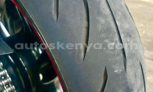 Oofamaa Kawasaki ZX-R Black Doqdoqqee iti Nairobi keessatti Nairobi keessatti Oofamaa Kawasaki ZX-R Black Doqdoqqee iti Nairobi keessatti Nairobi keessatti