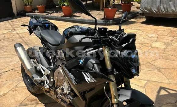 Oofamaa BMW S 1000 Black Doqdoqqee iti Nairobi keessatti Nairobi keessatti