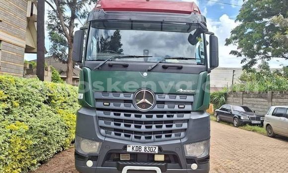 Oofamaa Mercedes‒Benz Arocs Green Netiree iti Machakos keessatti Nairobi keessatti Oofamaa Mercedes‒Benz Arocs Green Netiree iti Machakos keessatti Nairobi keessatti