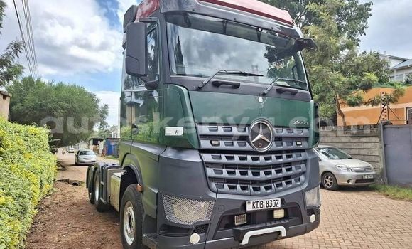 Nunua Ilio tumika Mercedes‒Benz Arocs Kijani Lori ndani ya Machakos nchini Nairobi Nunua Ilio tumika Mercedes‒Benz Arocs Kijani Lori ndani ya Machakos nchini Nairobi