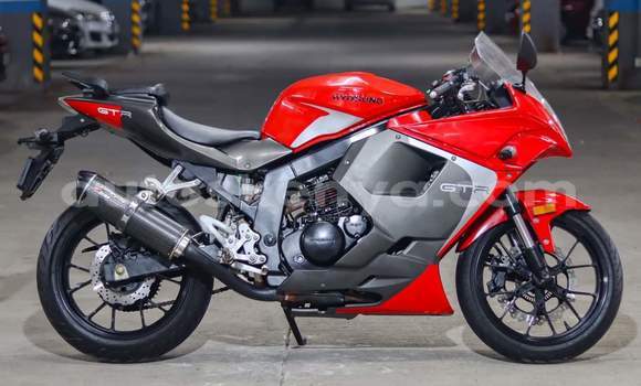 Nunua Ilio tumika Hyosung GT Nyekundu Bike ndani ya Nairobi nchini Nairobi