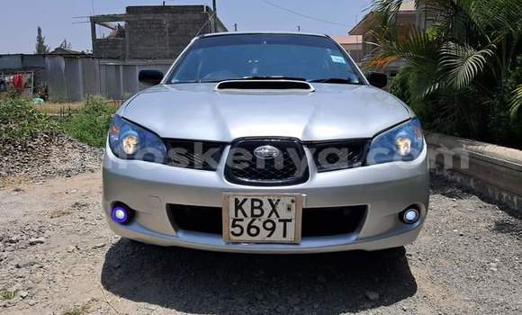 Oofamaa Subaru Impreza Silver Makiinaa iti Nairobi keessatti Nairobi keessatti