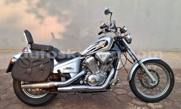 Oofamaa Honda Steed 400 Silver Doqdoqqee iti Nairobi keessatti Nairobi keessatti Oofamaa Honda Steed 400 Silver Doqdoqqee iti Nairobi keessatti Nairobi keessatti