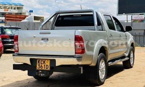 Oofamaa Toyota Hilux Silver Makiinaa iti Machakos keessatti Nairobi keessatti Oofamaa Toyota Hilux Silver Makiinaa iti Machakos keessatti Nairobi keessatti