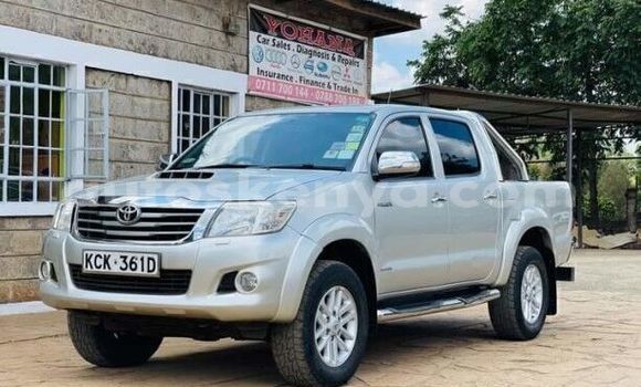 Oofamaa Toyota Hilux Silver Makiinaa iti Machakos keessatti Nairobi keessatti Oofamaa Toyota Hilux Silver Makiinaa iti Machakos keessatti Nairobi keessatti