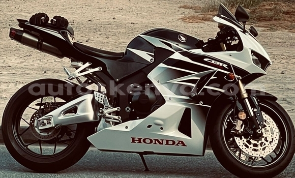Oofamaa Honda CBR White Doqdoqqee iti Nairobi keessatti Nairobi keessatti