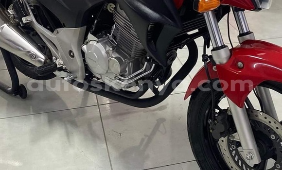 Oofamaa Honda CB Red Doqdoqqee iti Nairobi keessatti Nairobi keessatti Oofamaa Honda CB Red Doqdoqqee iti Nairobi keessatti Nairobi keessatti