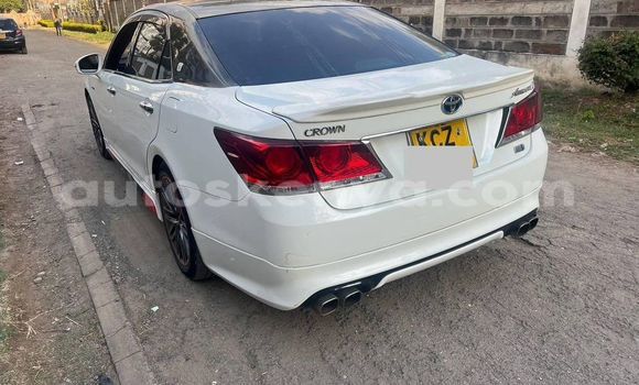 Buy Used Toyota Crown White Car in Busia in West Kenya