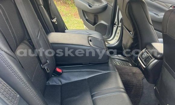 Oofamaa Toyota Crown White Makiinaa iti Busia keessatti West Kenya keessatti Oofamaa Toyota Crown White Makiinaa iti Busia keessatti West Kenya keessatti