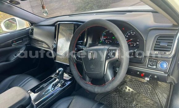 Oofamaa Toyota Crown White Makiinaa iti Busia keessatti West Kenya keessatti Oofamaa Toyota Crown White Makiinaa iti Busia keessatti West Kenya keessatti