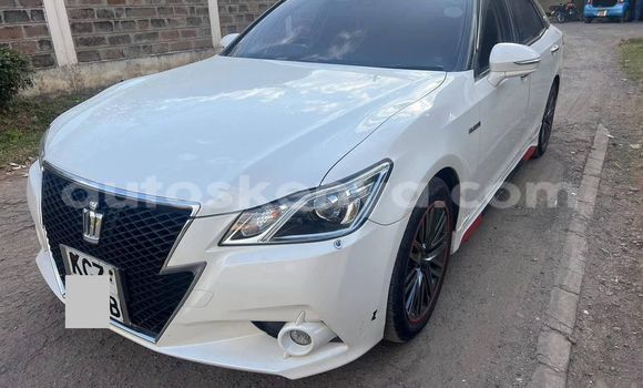 Oofamaa Toyota Crown White Makiinaa iti Busia keessatti West Kenya keessatti Oofamaa Toyota Crown White Makiinaa iti Busia keessatti West Kenya keessatti