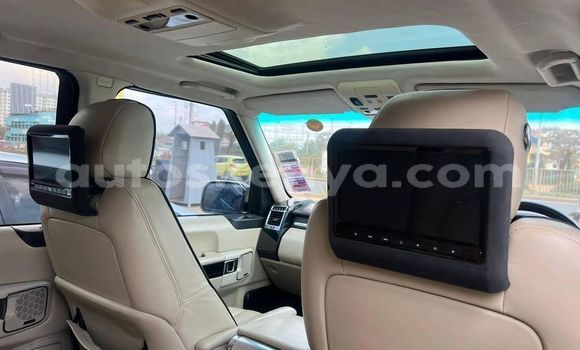 Oofamaa Range Rover Evoque Black Makiinaa iti Changamwe keessatti Coast keessatti Oofamaa Range Rover Evoque Black Makiinaa iti Changamwe keessatti Coast keessatti