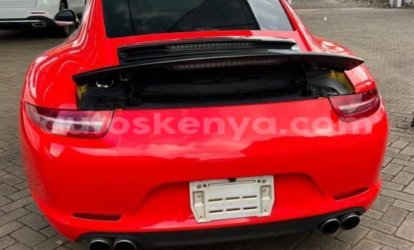 Oofamaa Porsche Carrera GT Red Makiinaa iti Bomet keessatti Rift Valley keessatti