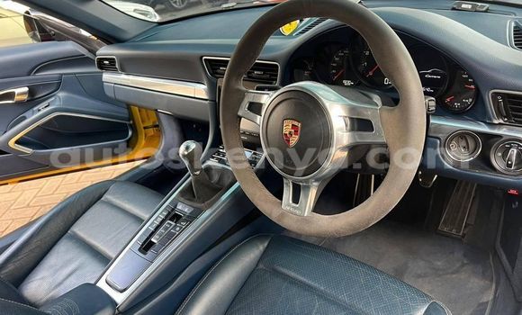 Oofamaa Porsche Carrera GT Red Makiinaa iti Bomet keessatti Rift Valley keessatti Oofamaa Porsche Carrera GT Red Makiinaa iti Bomet keessatti Rift Valley keessatti