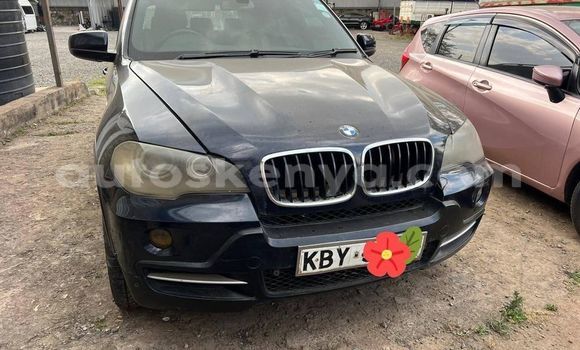 Oofamaa BMW X5 Black Makiinaa iti Bura keessatti Northeast Kenya keessatti