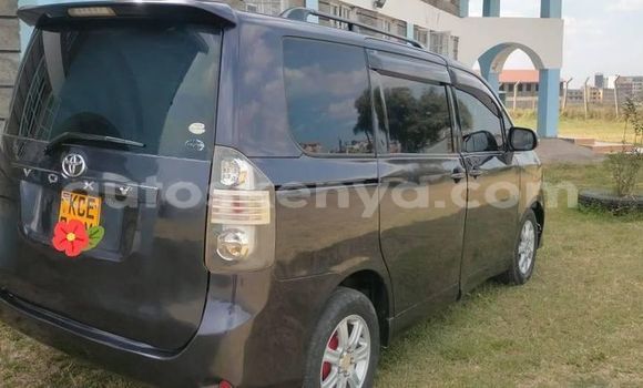 Oofamaa Toyota Voxy Black Makiinaa iti Changamwe keessatti Coast keessatti Oofamaa Toyota Voxy Black Makiinaa iti Changamwe keessatti Coast keessatti