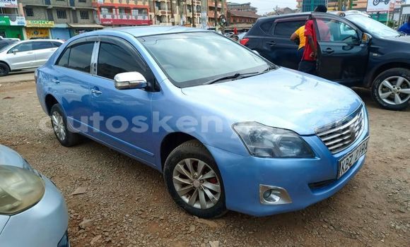 Oofamaa Toyota Premio Blue Makiinaa iti Bura keessatti Northeast Kenya keessatti