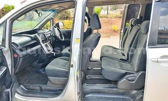 Nunua Ilio tumika Toyota Voxy Fedha Gari ndani ya Nairobi nchini Nairobi Nunua Ilio tumika Toyota Voxy Fedha Gari ndani ya Nairobi nchini Nairobi