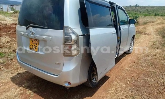 Nunua Ilio tumika Toyota Voxy Fedha Gari ndani ya Nairobi nchini Nairobi Nunua Ilio tumika Toyota Voxy Fedha Gari ndani ya Nairobi nchini Nairobi