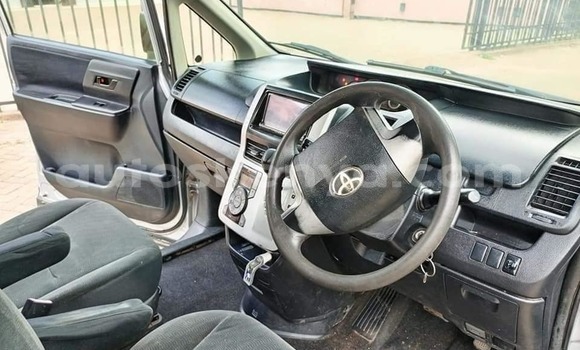 Nunua Ilio tumika Toyota Voxy Fedha Gari ndani ya Nairobi nchini Nairobi Nunua Ilio tumika Toyota Voxy Fedha Gari ndani ya Nairobi nchini Nairobi