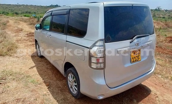 Nunua Ilio tumika Toyota Voxy Fedha Gari ndani ya Nairobi nchini Nairobi Nunua Ilio tumika Toyota Voxy Fedha Gari ndani ya Nairobi nchini Nairobi