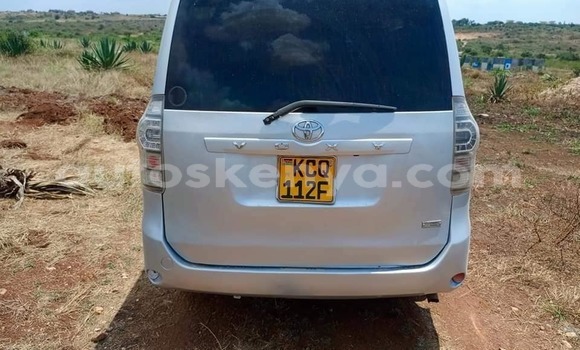 Nunua Ilio tumika Toyota Voxy Fedha Gari ndani ya Nairobi nchini Nairobi Nunua Ilio tumika Toyota Voxy Fedha Gari ndani ya Nairobi nchini Nairobi