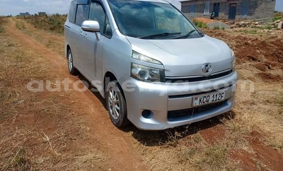 Nunua Ilio tumika Toyota Voxy Fedha Gari ndani ya Nairobi nchini Nairobi Nunua Ilio tumika Toyota Voxy Fedha Gari ndani ya Nairobi nchini Nairobi